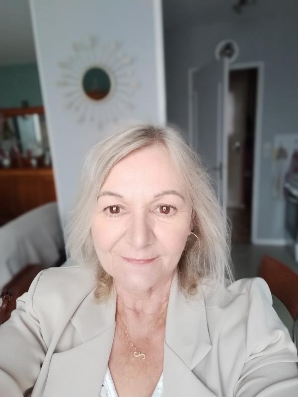 Holly 66 ans Tourcoing