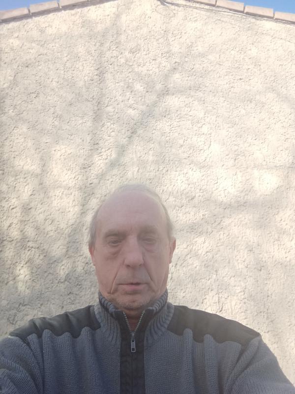 Julien 67 ans Cavaillon