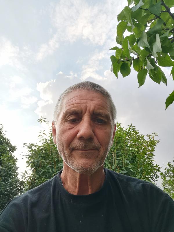 Yvon 63 ans Varennes sur Seine