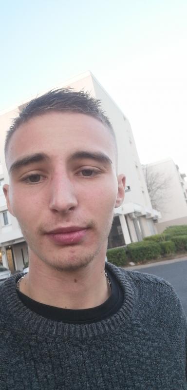 quentin 21 ans Vergèze