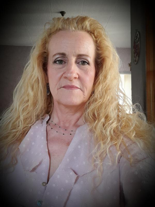 LILY 58 ans Bours