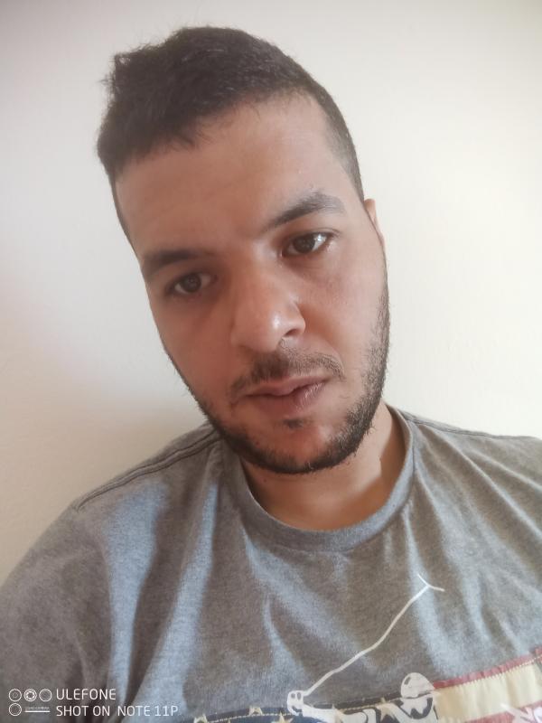 Omar Dhamni 34 ans Rueil Malmaison