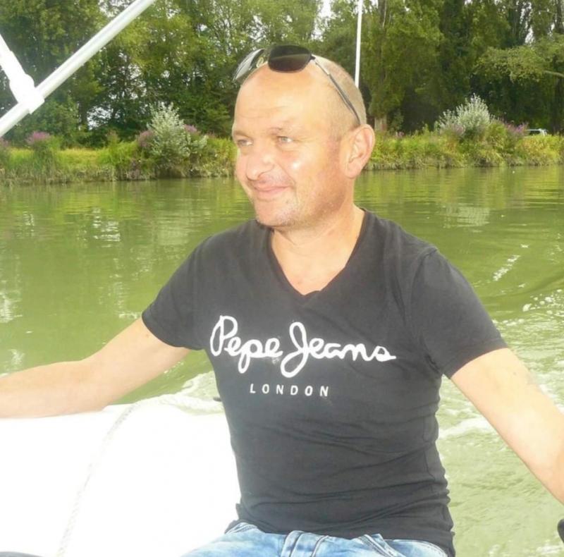 Jean Luc  54 ans Antezant la Chapelle