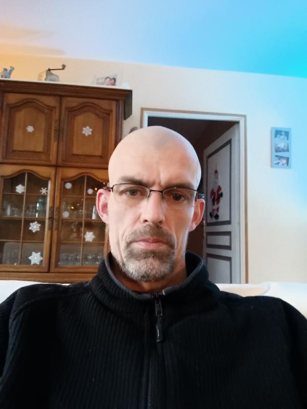 Dylan 42 ans Aix en Ergny