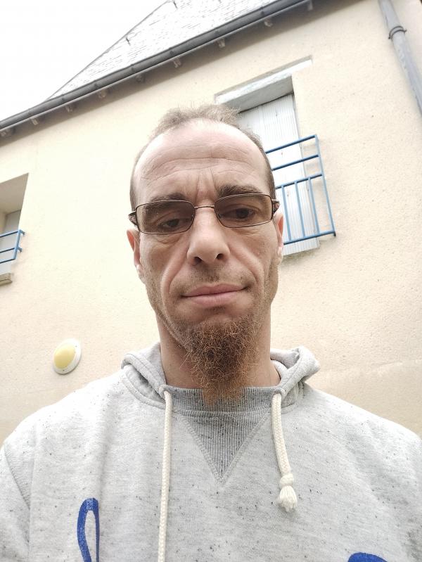 Franck  43 ans Génillé