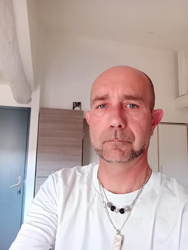 Olivier  49 ans Peyrolles en Provence