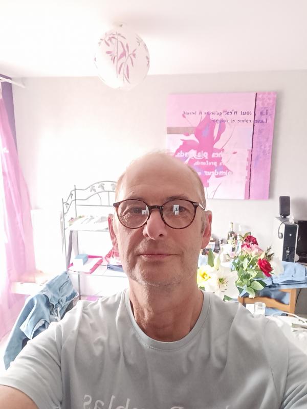 Yannick  60 ans Reims