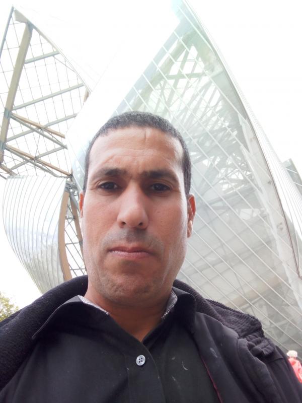 Youssef  44 ans paris 18eme arrondissement