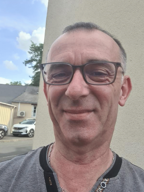 Bruno  53 ans Longué Jumelles