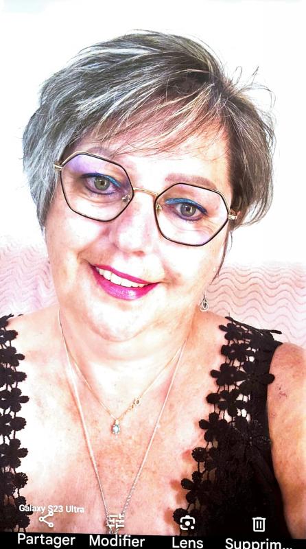 Delphine  54 ans Beauvais