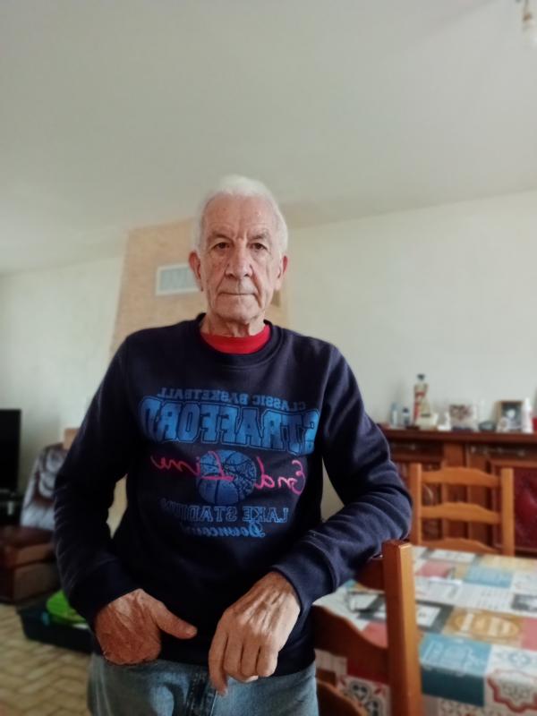 Francis  72 ans Châteauneuf sur Loire
