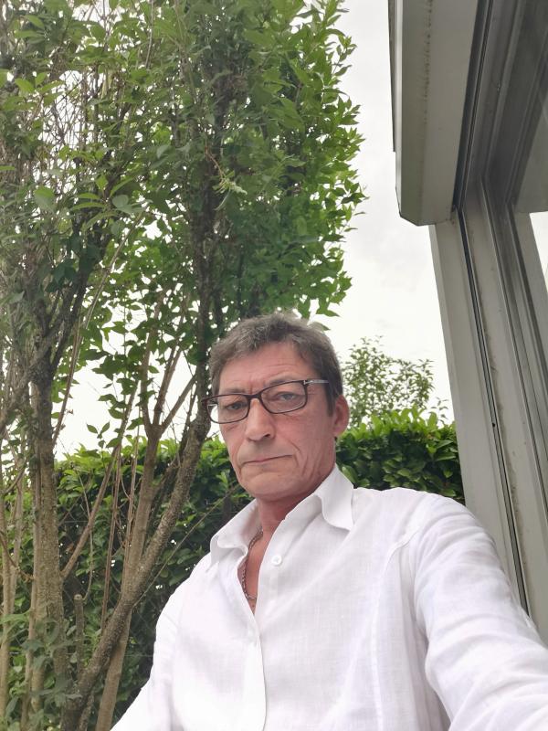 Jean Marc  55 ans Bazemont
