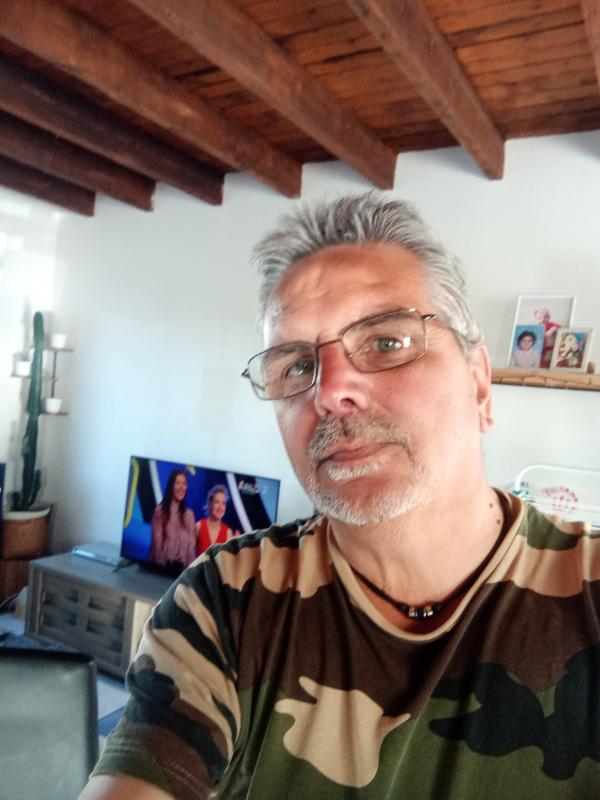 Benoît  59 ans Le Houlme