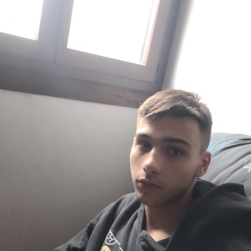 anthony  22 ans Auxerre