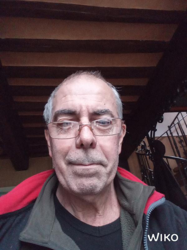 Bruno 68 ans Villechétive