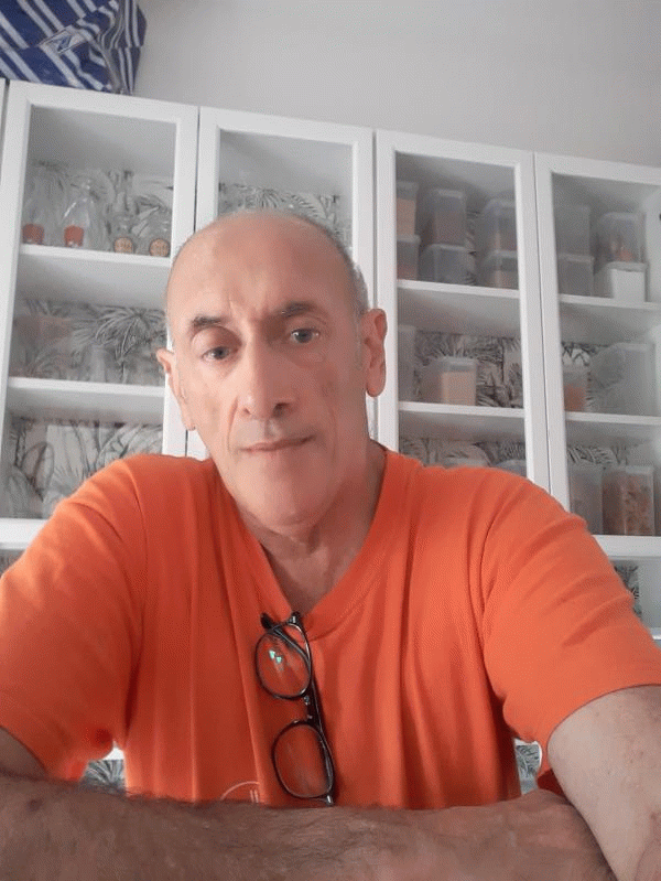 Michael 64 ans Auberchicourt