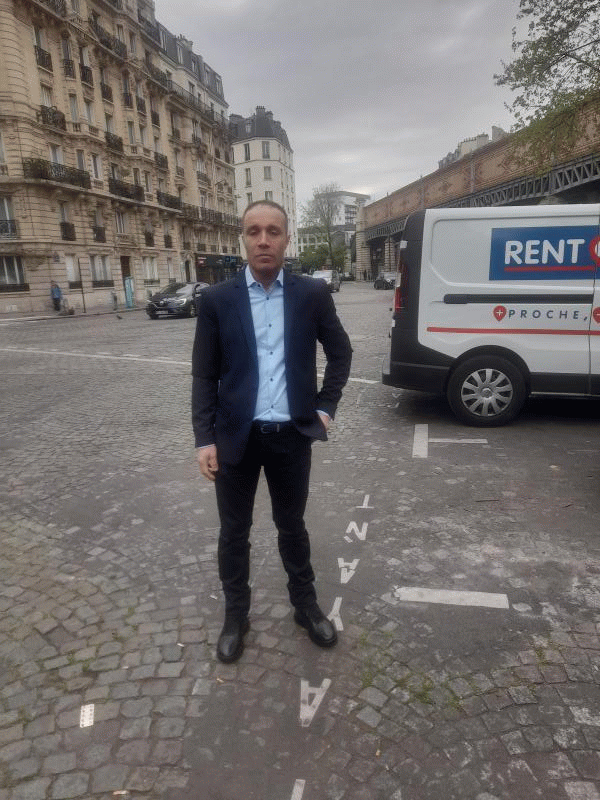 Taxiparisienbi 49 ans paris 18eme arrondissement