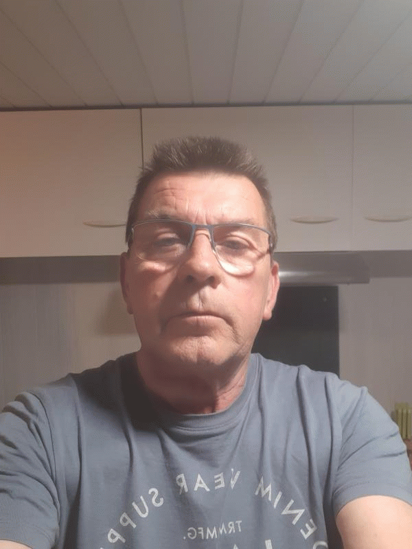 Mickael  54 ans Cappelle Brouck