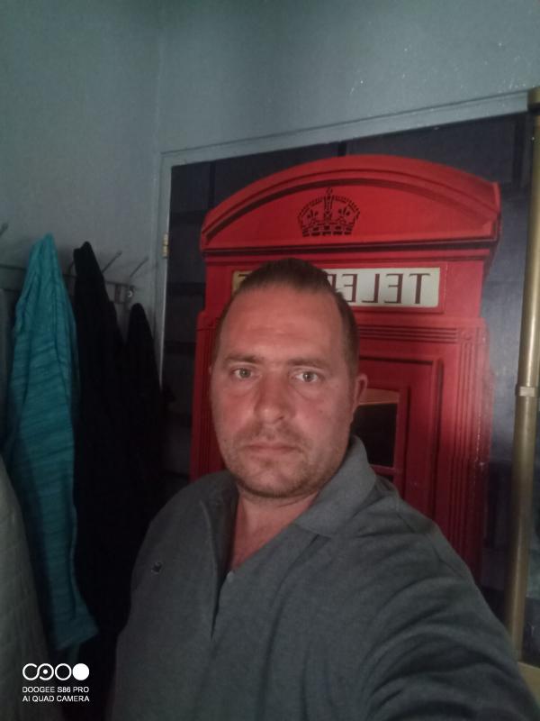 Olivier 39 ans La Crau