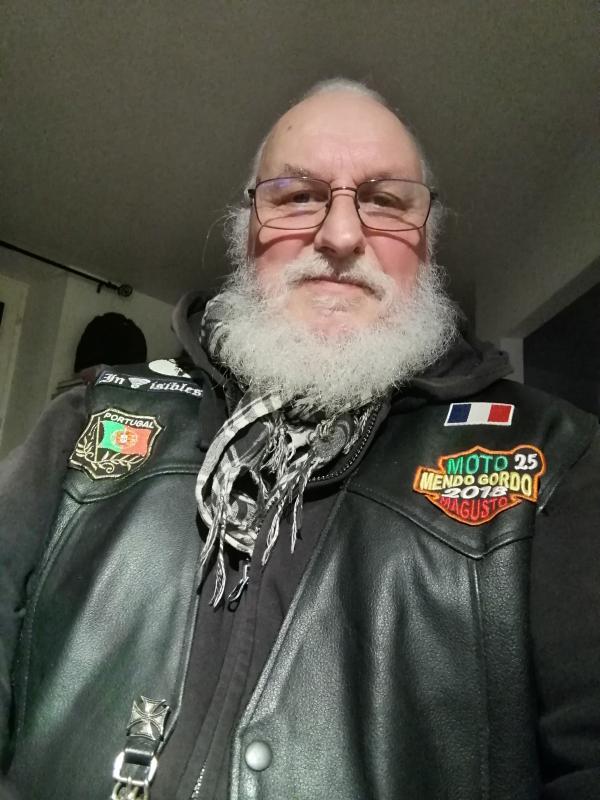 Biker 68 ans Aillant sur Tholon