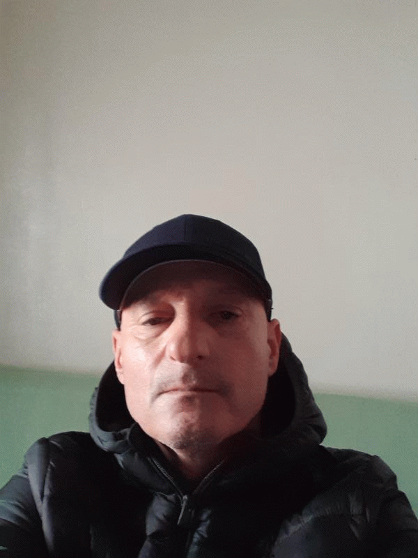 Maxime  55 ans Orange