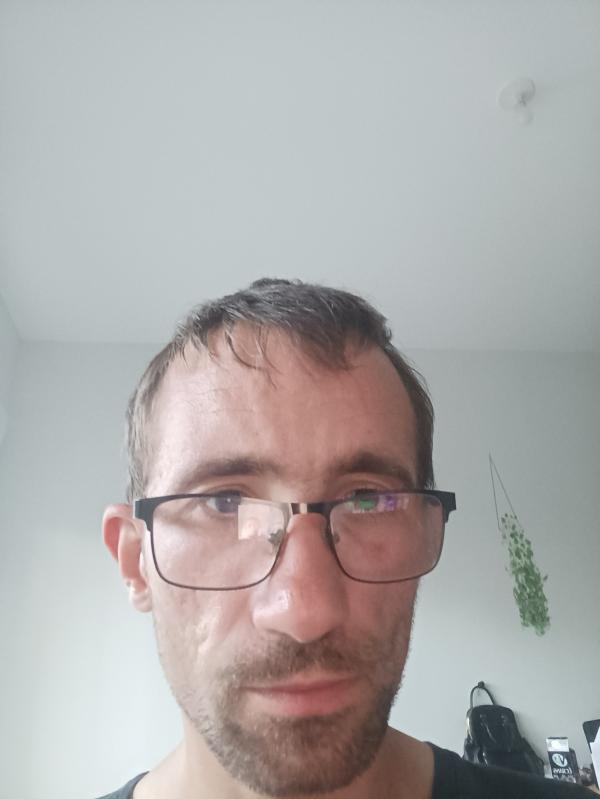 Michael  33 ans Périgny