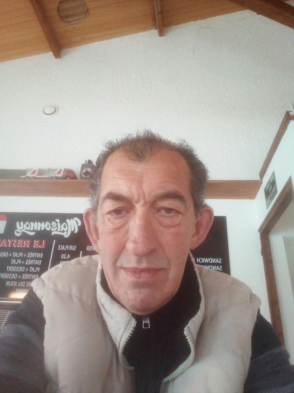 jean 57 ans Genouillé