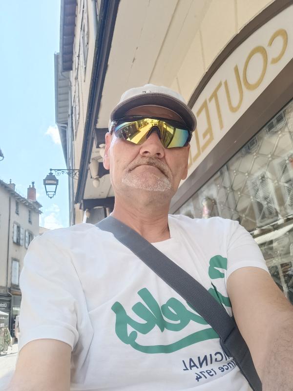 Robert Beno 54 ans Aurillac