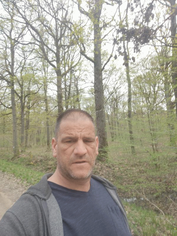 Cédric  44 ans Dourdan