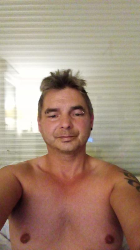 Julian  46 ans Besançon