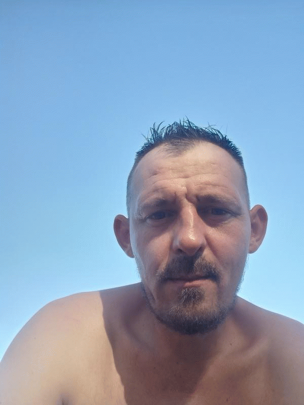 Anthony  38 ans Brésilley