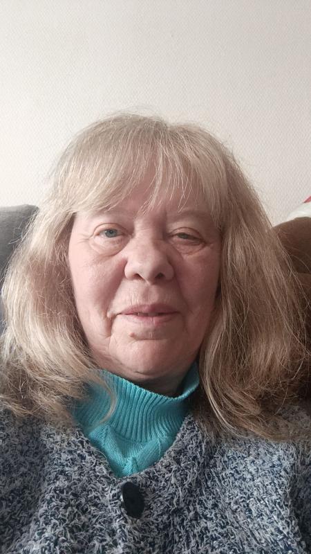 Edwige  64 ans Amiens