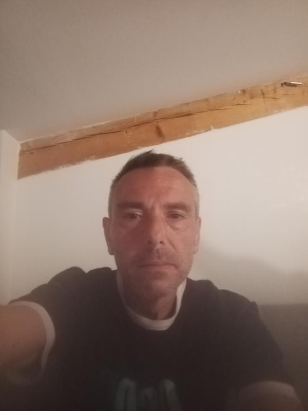 Julien  44 ans Combourg