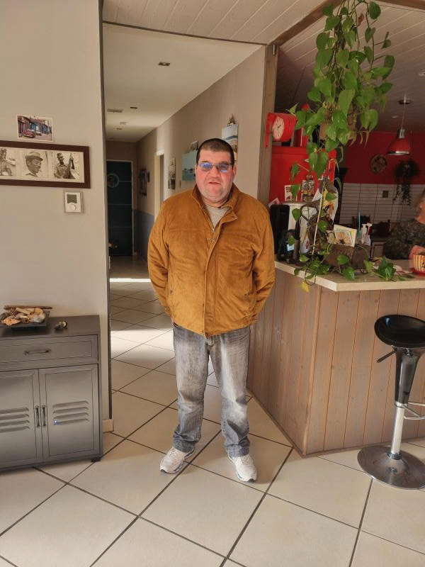 Roger 54 ans Saint Germain du Salembre