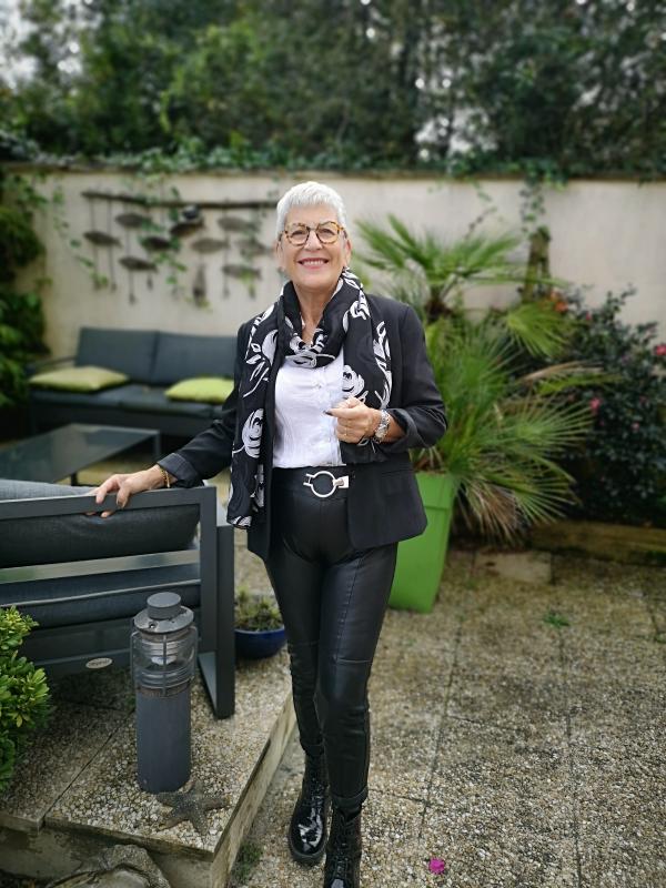 Suzanne  65 ans Floirac