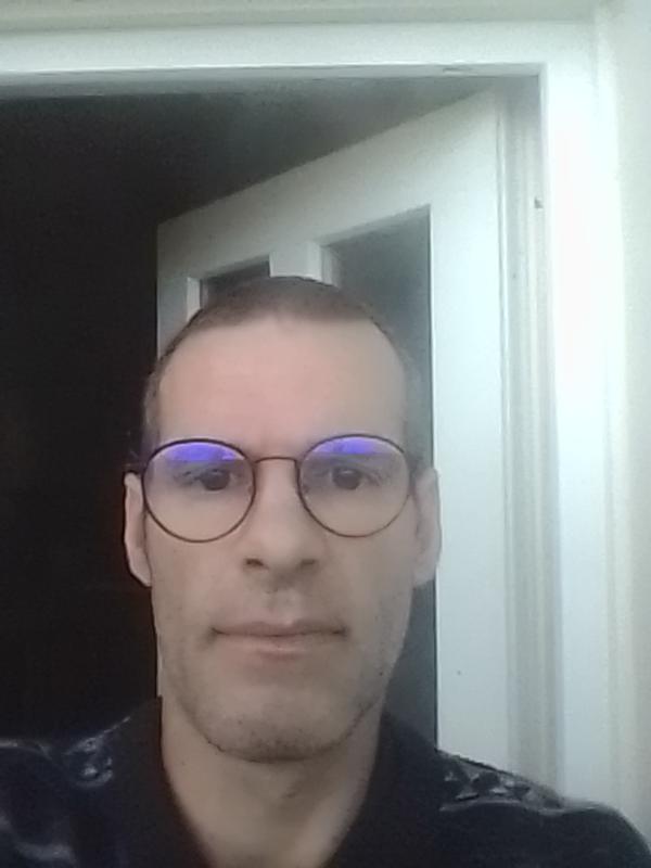 valentin 44 ans Niort