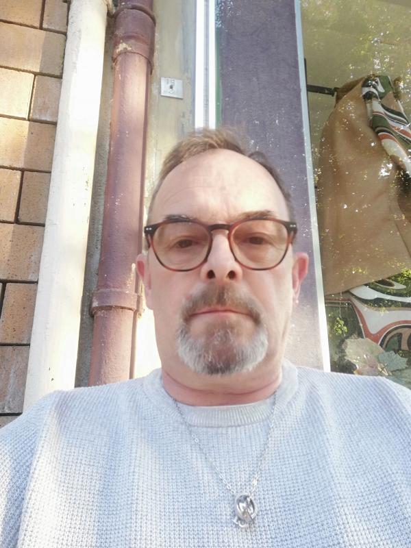 Andrew  54 ans Gardanne