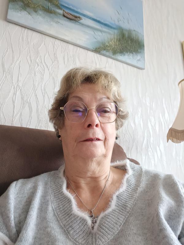 Rose clara  72 ans Rambouillet