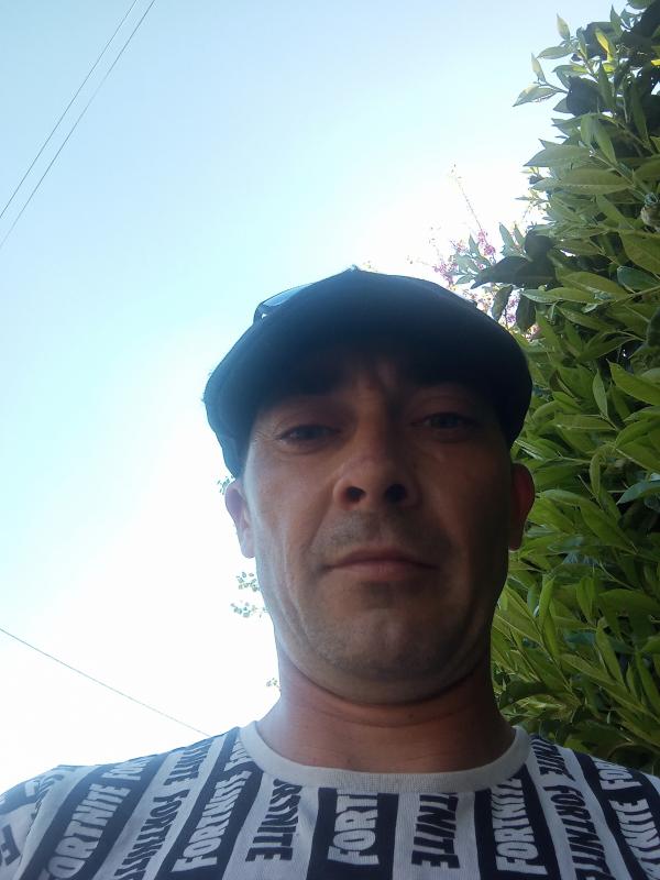 Cédric  38 ans Dijon