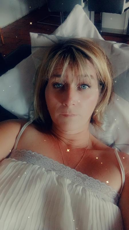 Georgina  46 ans Villelaure