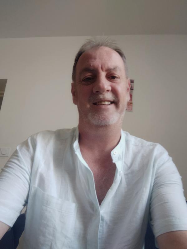 Julien  55 ans Rennes