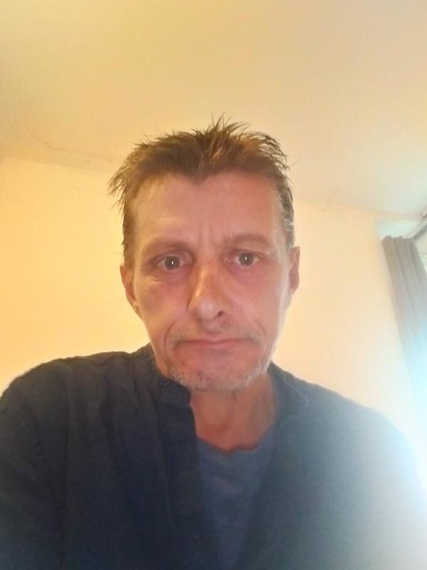 Anthony  54 ans Guingamp