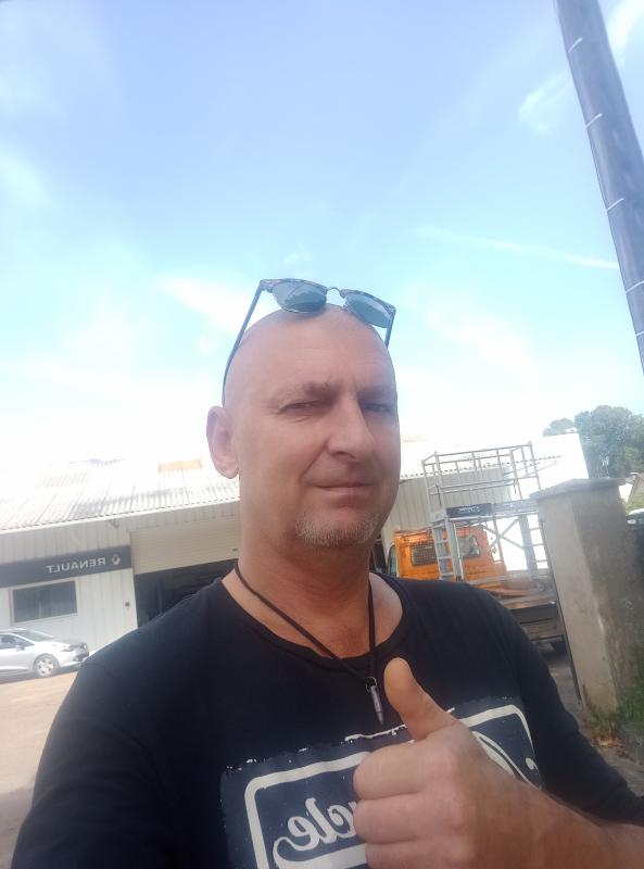 Robert  51 ans Châtillon sur Loire