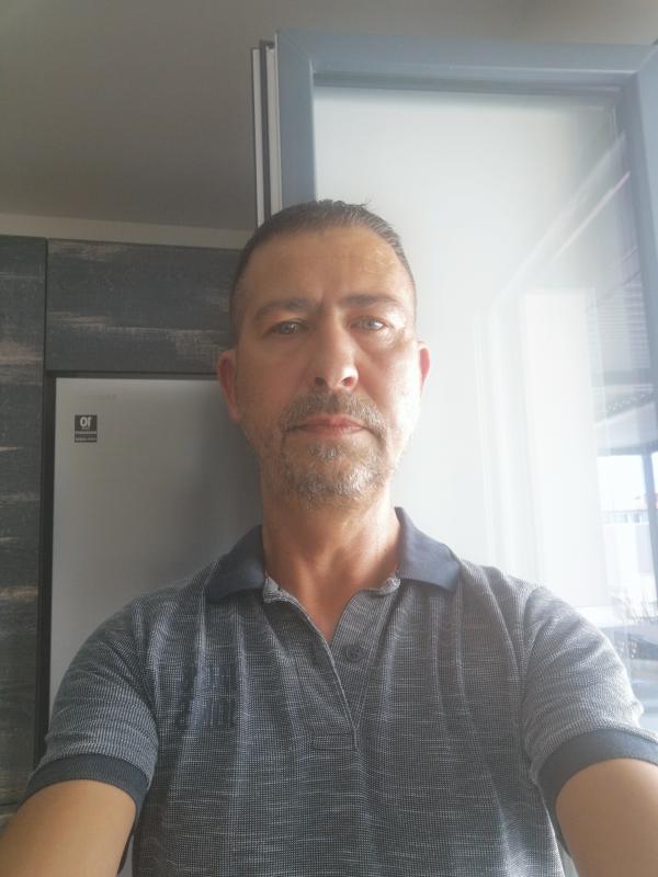 denis 52 ans Pia