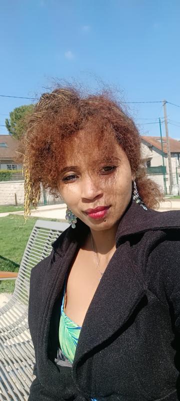 Nanie  36 ans Champs Sur Marne