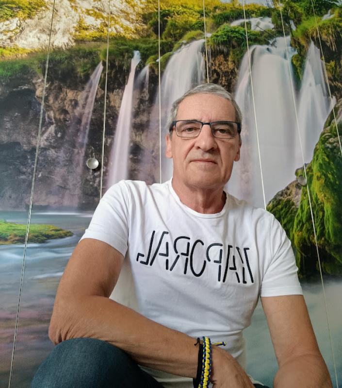 Yves 72 ans Besançon