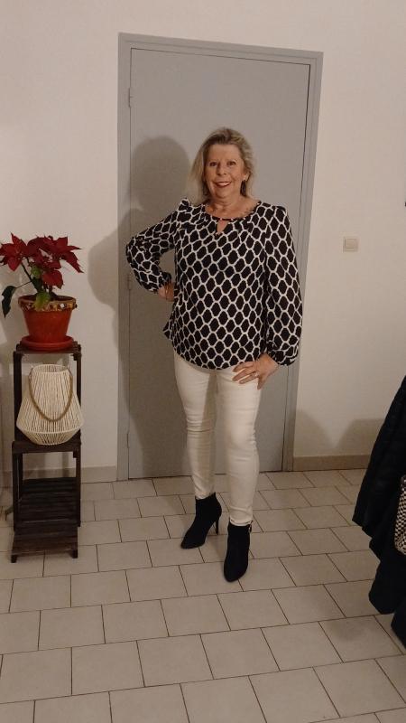 Marie  55 ans Aramon