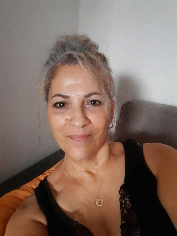 Farah 56 ans Nîmes