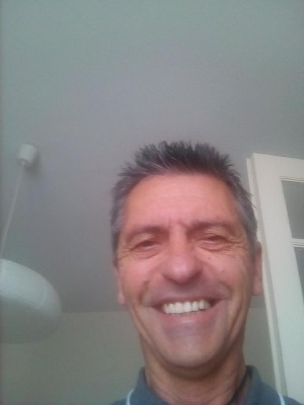 Yves 66 ans Niort