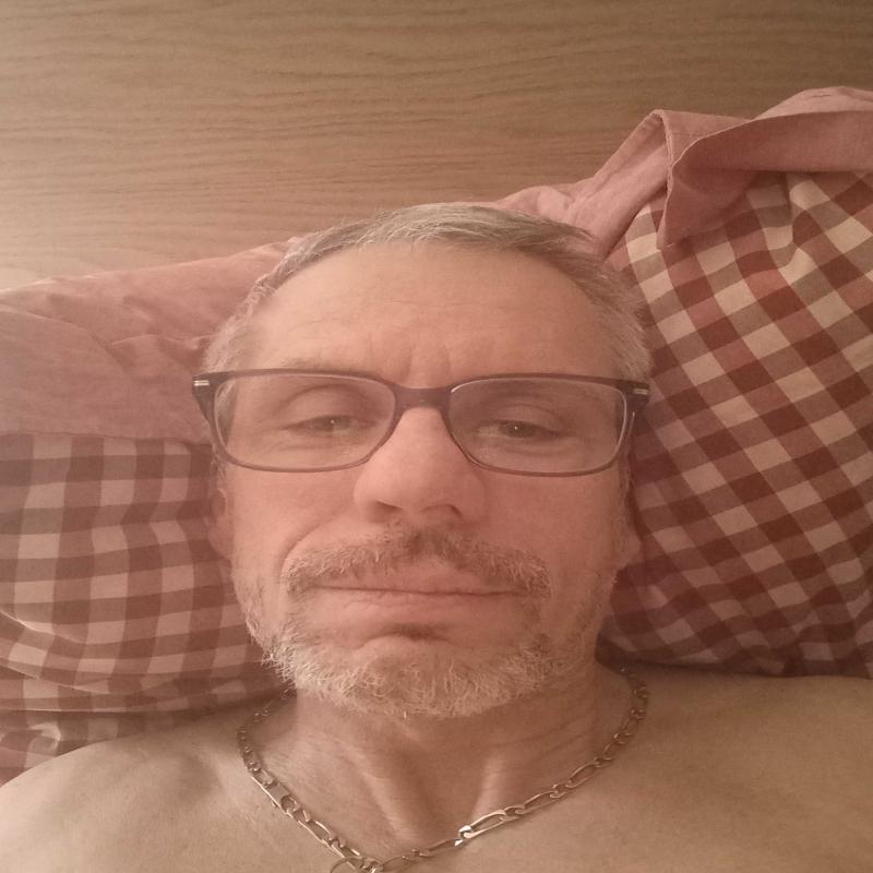 stephane 51 ans Esbarres